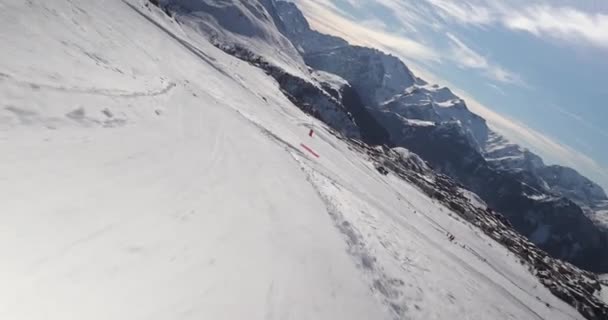 Skiën Besneeuwde Piste Alpe Dhuez Skigebied Frankrijk Zonnevlammen Bochten Van — Stockvideo