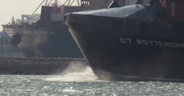 Roterdão Holanda Setembro 2023 Grande Proa Navio Carga Fazendo Velório — Vídeo de Stock