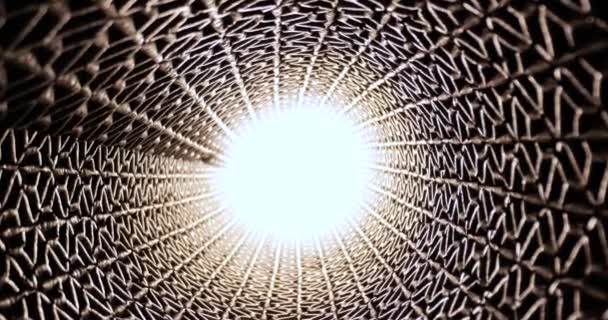 Futuristisches Holpriges Metallgitterrohr Kamera Fährt Durch Das Loch Licht Ende — Stockvideo
