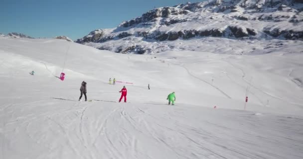 Alpe Dhuez Francja Stycznia 2022 Szybka Jazda Nartach Alpe Dhuez — Wideo stockowe