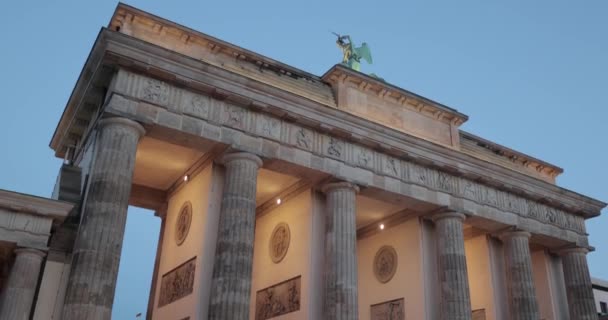 Берлин Германия Октября 2022 Года Бранденбургские Ворота Историческая Достопримечательность Берлина — стоковое видео