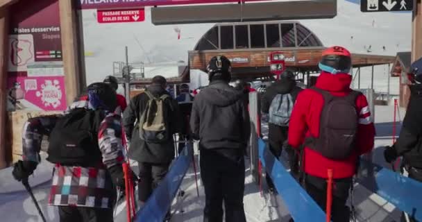 Alpe Dhuez Fransa Ocak 2022 Kayak Asansörünü Kayak Yamaçlarına Çıkmak — Stok video