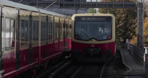 Berlin Niemcy Października 2022 Pociągi Przyjeżdżające Odjeżdżające Stacji Bahn Miejski — Wideo stockowe