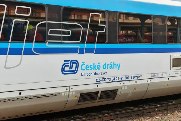 Ceska Trebova, Çek Cumhuriyeti - 30 Mart 2024: Çek Demiryolları yolcu vagonu, Ceske Drahy, Railjet ile uluslararası rota