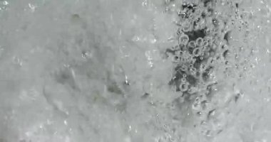 Sifonu çekmek, 60 fp 'den yavaş çekim.