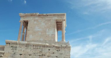 Akropol antik kalıntıları, Atina 'daki sütunlar, antik Yunan medeniyetinin dönüm noktası, 4k 60 fps görüntü