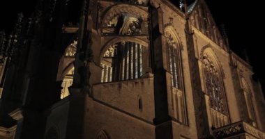 Çek Cumhuriyeti Kutna Hora 'daki Saint Barbara Kilisesi' nin Gotik katedrali gece görüşü