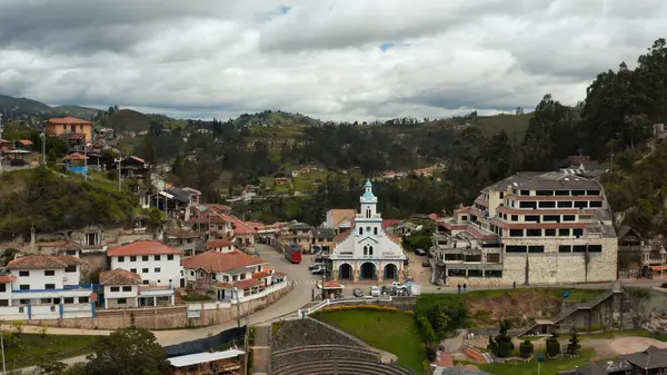 Cuenca, Ekvador Turi Kilisesi hava görüntüsü insansız hava aracı görüntüleri