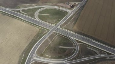 Halka açmadan önce trafiği olmayan otoyol. Macaristan 'da yeni inşa edilen M25 karayolu