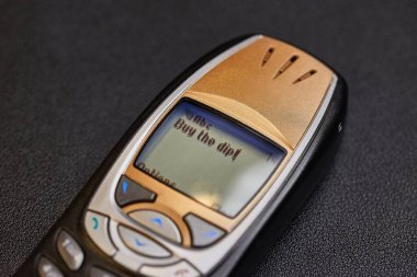 SMS mesajı, kripto para birimi düşüşü ve ayı pazarı sırasında dip satın al diyor.