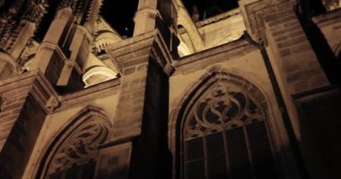 Çek Cumhuriyeti Kutna Hora 'daki Saint Barbara Kilisesi' nin Gotik katedrali gece görüşü