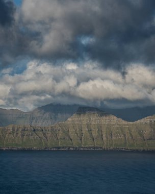 Faroe Adalarındaki Gongutrur / Hvithamar Yolu