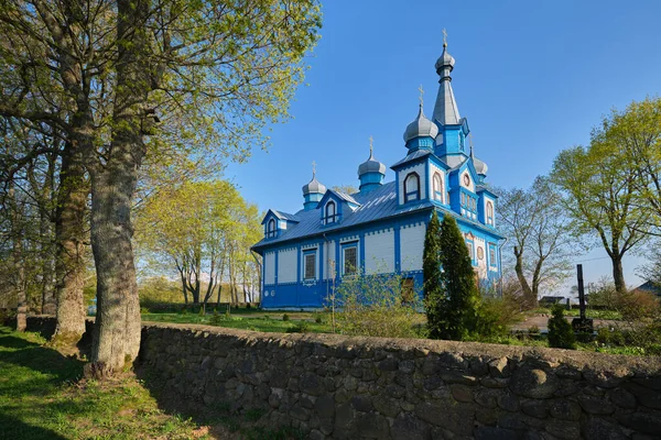 古代木制的神圣生活教堂给予三位一体 白俄罗斯明斯克地区Kopyl区Telyadovichi — 图库照片