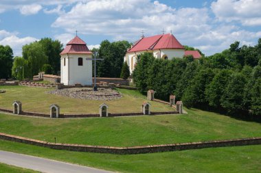 Kremyanitsa 'daki eski antik Katolik kilisesi, Zelva bölgesi, Grodno bölgesi, Belarus.