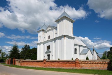 Kutsal Bakire Meryem 'in koruyuculuğunun eski antik Katolik kilisesi, Signevichi, Bereza bölgesi, Brest bölgesi, Belarus. 