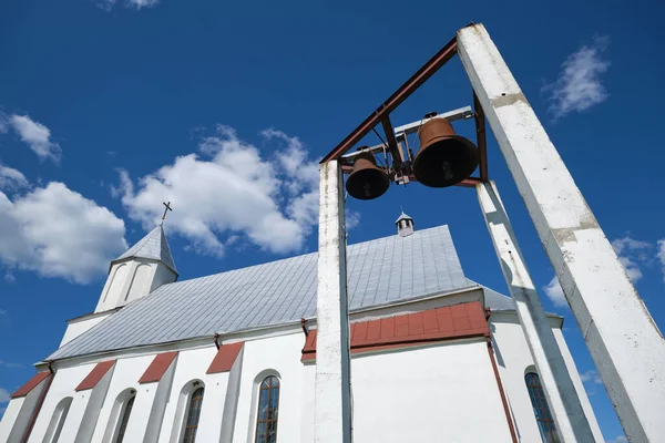 Starý Starobylý Katolický Kostel Nanebevzetí Panny Marie Zvonice Vesnici Derevnoe — Stock fotografie