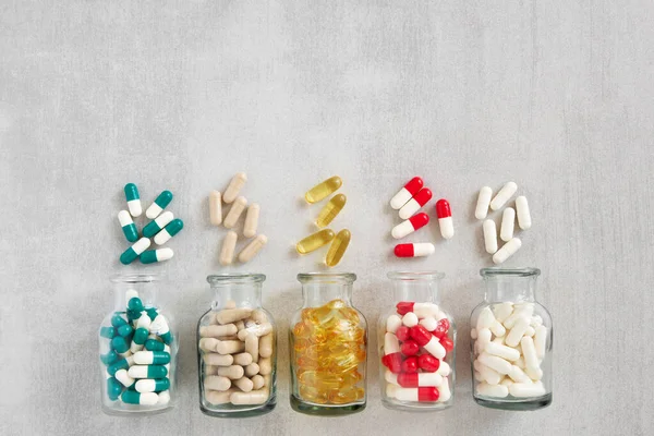 보충제 알약의 보충제와 비타민 캡슐의 다양성 — 스톡 사진