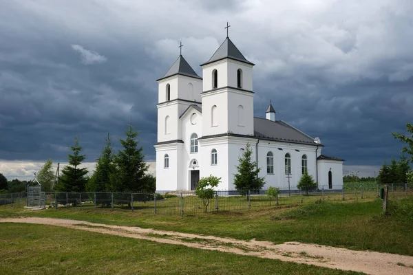 Altkatholische Dreifaltigkeitskirche Juschkowitschi Bezirk Baranowitschi Gebiet Brest Weißrussland — Stockfoto