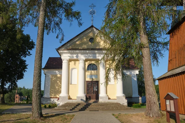 Belarus Minsk Bölgesindeki Myadel Ilçesi Shemetovo Köyündeki Eski Katolik Kilisesi — Stok fotoğraf