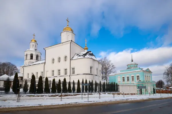 俄罗斯斯摩棱斯克古老的提升大教堂和修道院 — 图库照片