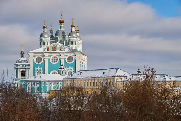 俄罗斯斯摩棱斯克古老的圣母升天大教堂 — 图库照片