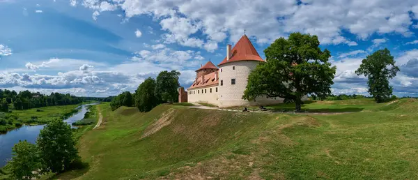 Vista Panorâmica Atração Turística Letã Ruínas Castelo Medieval Bauska Restos Fotografias De Stock Royalty-Free
