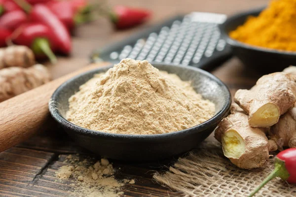 Bowl Ginger Ground Powder Fresh Whole Ginger Roots Turmeric Red — Stock Photo, Image