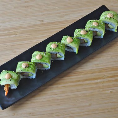 Asya Japon Gıda Suşi Yeşil Ejder rulosu