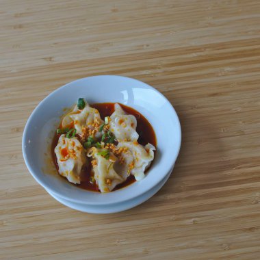 Acı biberli Asya yemekleri.