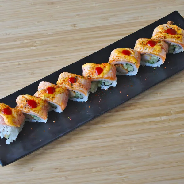 Asijské Japonská Jídlo Sushi Pikantní Drak Roll — Stock fotografie