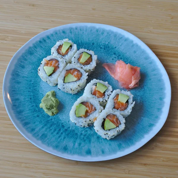 Asijské Japonské Jídlo Sushi Aramaki Losos Avokádo — Stock fotografie