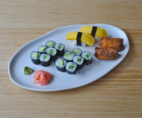Asiático Comida Japonesa Sushi Vegetariano Imagem De Stock