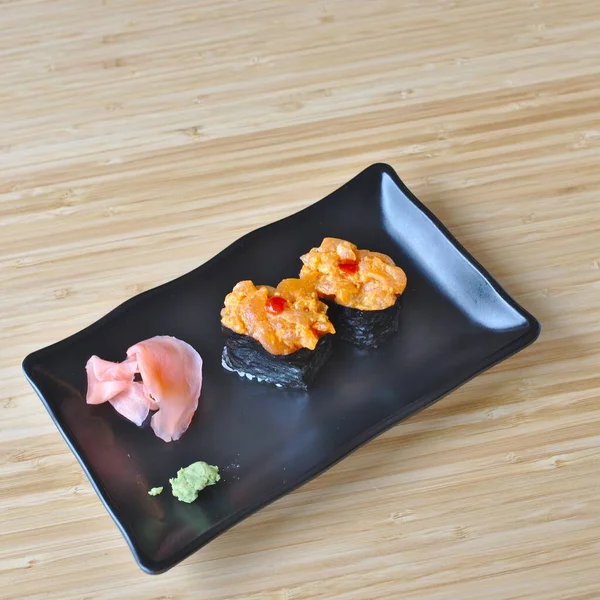Ázsiai Japán Étel Sushi Fűszeres Lazac Gunkan Stock Fotó
