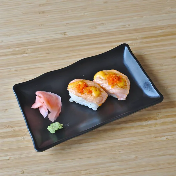 Японська Кухня Salmon Aburi Nigiri Ліцензійні Стокові Зображення