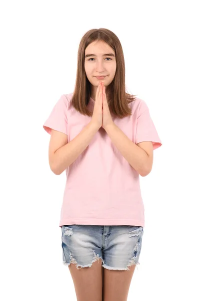 若いです美しいです女の子でピンクTシャツとデニムショートパンツ上の白い背景 一緒に手で祈ります許しを求めて笑顔自信 — ストック写真