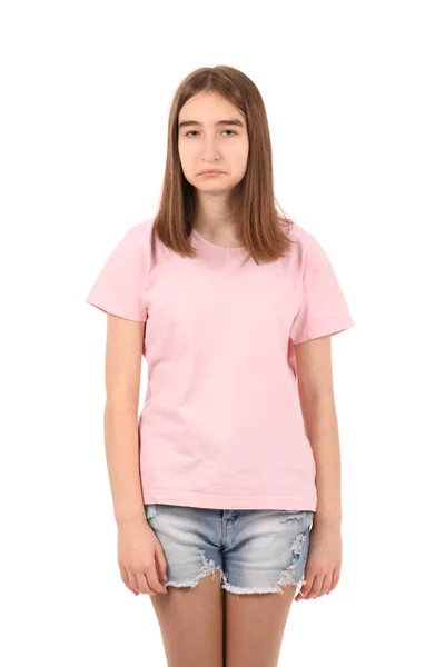 白を基調としたピンクのTシャツとデニムのショートパンツを着た若い美しい女の子 滑らかな頭のブロブフィッシュのような悲しい表情 — ストック写真