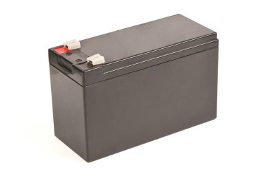 Kesintisiz Güç Kaynakları 'ndan asit sızdırmaz pil. Yan görüş. Yüksek çözünürlüklü. Tam alan derinliği.