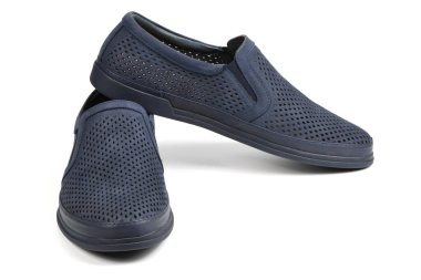 Erkek derisi mavi ayakkabılar. Beyaz arka planda izole edilmiş hakiki deriden yapılmış erkek ayakkabıları. Şık erkek ayakkabıları..