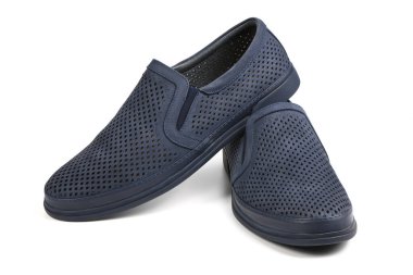 Erkek derisi mavi ayakkabılar. Beyaz arka planda izole edilmiş hakiki deriden yapılmış erkek ayakkabıları. Şık erkek ayakkabıları..