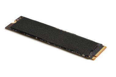 M2 NVMe arayüzü olan kişisel bilgisayarlar için taşınabilir disk sürücüsü. Beyaz bir arkaplanda izole edilmiş.