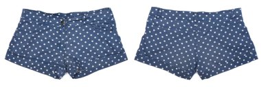 Beyaz benekli mavi şortlar beyaz arka planda izole edilmiş. Ön ve arka görünüm.