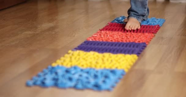 Toddler Baby Foot Pijat Mat Tikar Lantai Pijat Ortopedi Untuk — Stok Video