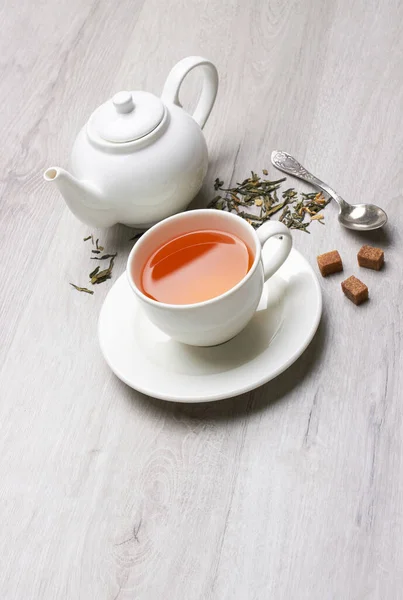お茶とティーポット スプーン 砂糖のカップ — ストック写真