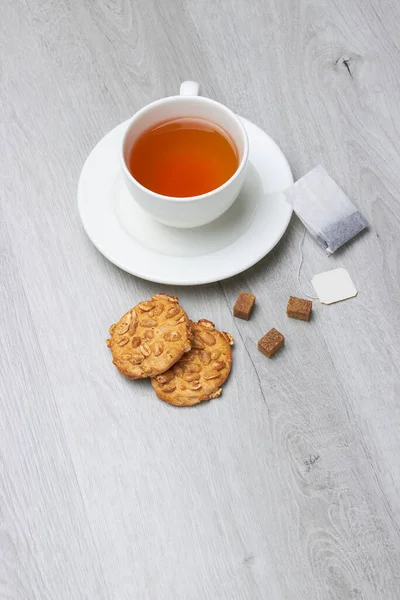 Чашка Чая Пакетиков Печенье Сахар Светлом Деревянном Фоне — стоковое фото