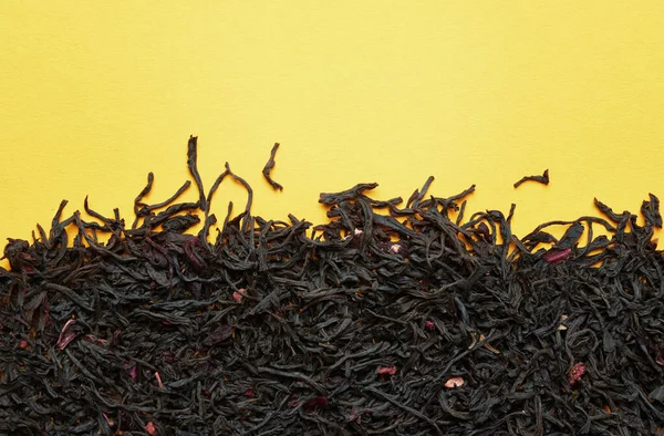 Chá Sobre Fundo Amarelo — Fotografia de Stock
