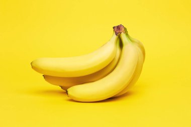 Sarı arka planda muzlar