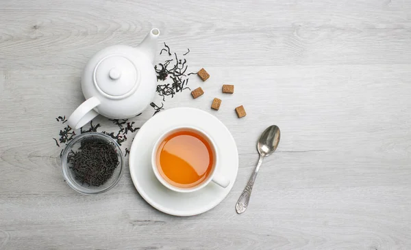 お茶とティーポット スプーン 砂糖のカップ — ストック写真
