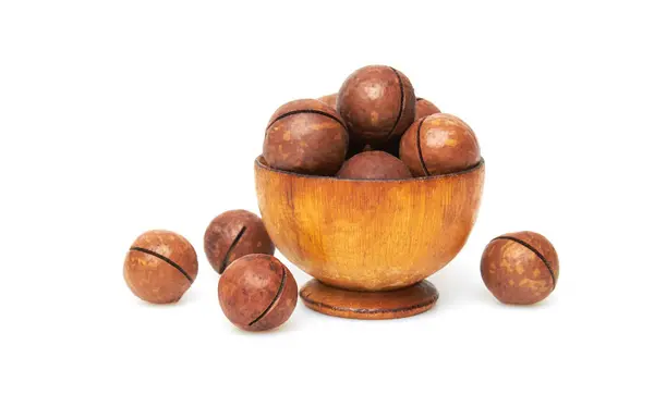 Nueces Macadamia Tazón Aislado Sobre Fondo Blanco —  Fotos de Stock