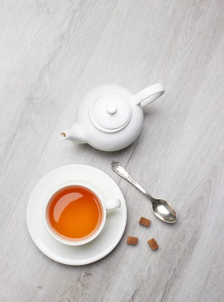 Чашка Чая Чайник Ложка Сахар Светлом Деревянном Фоне — стоковое фото