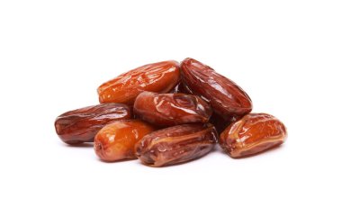 Kurumuş meyveler beyaz arkaplanda izole edilmiş